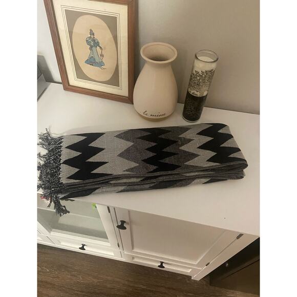 Claires Accessories - Black and gray sparkly scene wide winter scarf